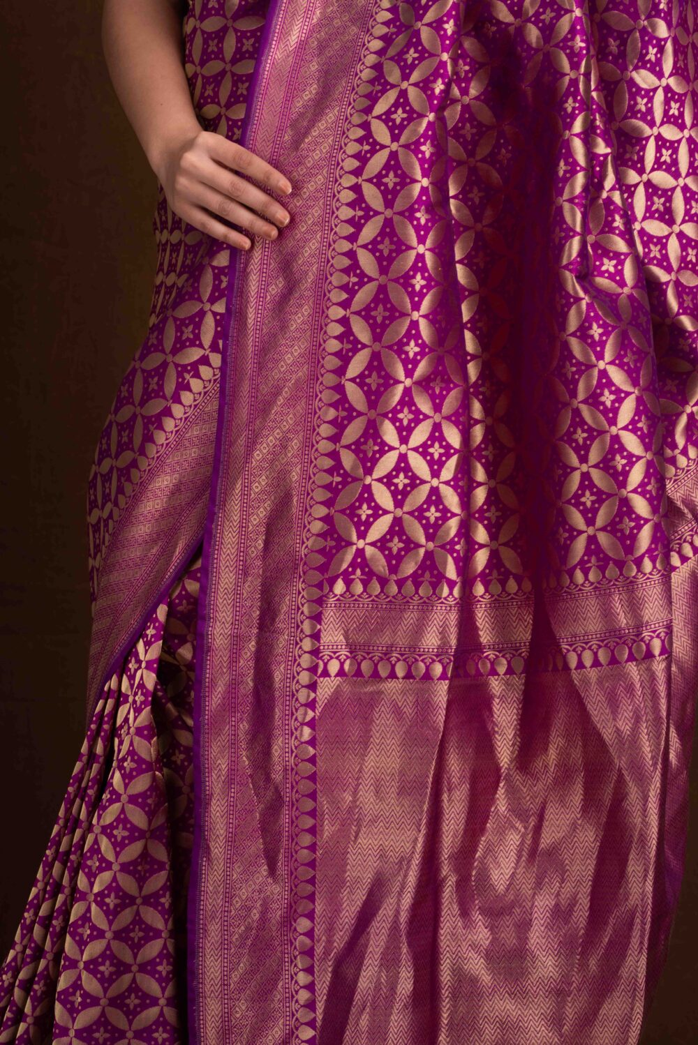 Magenta Pure Katan Silk Handloom Banarasi Saree - Image 4