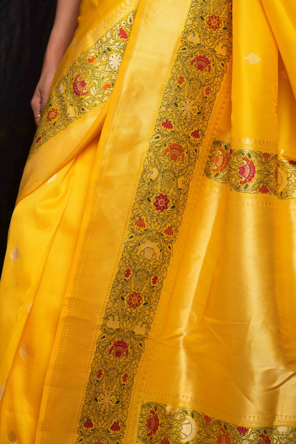 Yellow Meenakari Pure Katan Silk Handloom Banarasi Saree - Image 4