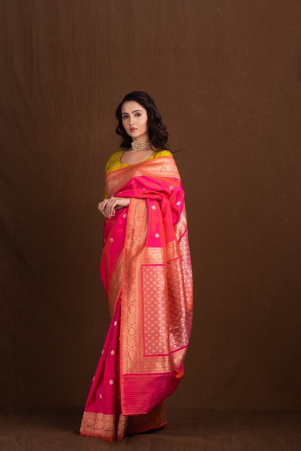 Strawberry pink Banarasi Saree with delicate Sona Rupa Booti - Image 2