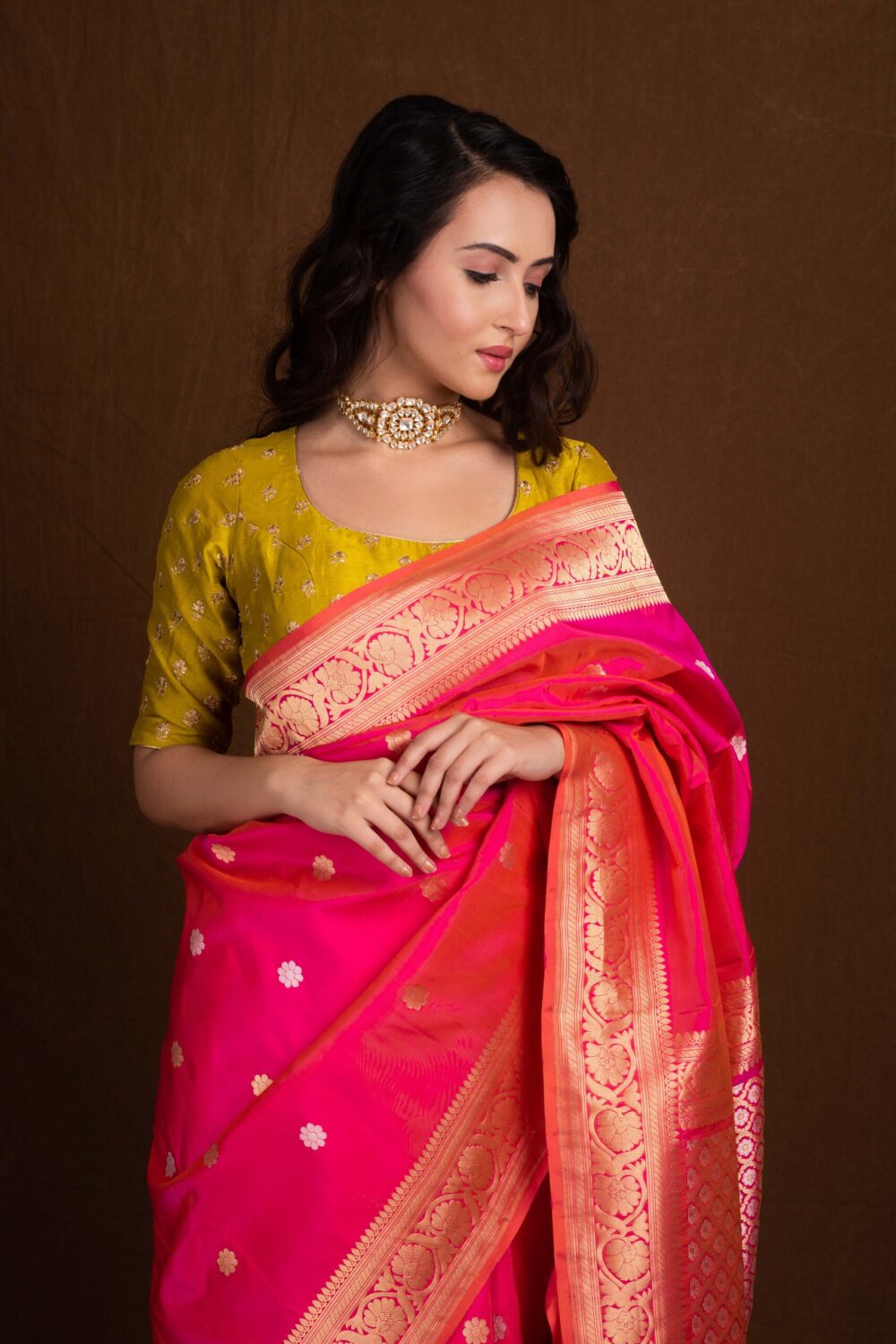 Strawberry pink Banarasi Saree with delicate Sona Rupa Booti - Image 3