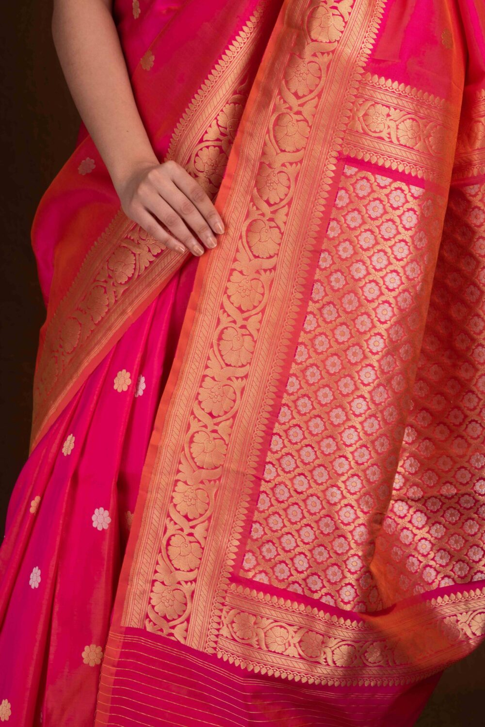 Strawberry pink Banarasi Saree with delicate Sona Rupa Booti - Image 4